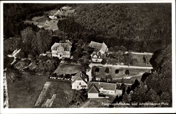 Ak Johanniskreuz Trippstadt in der Pfalz, Luftbild vom Waldkurhaus