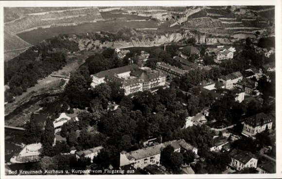 Ak Bad Kreuznach in Rheinland Pfalz, Kurhaus, Kurpark, Fliegeraufnahme