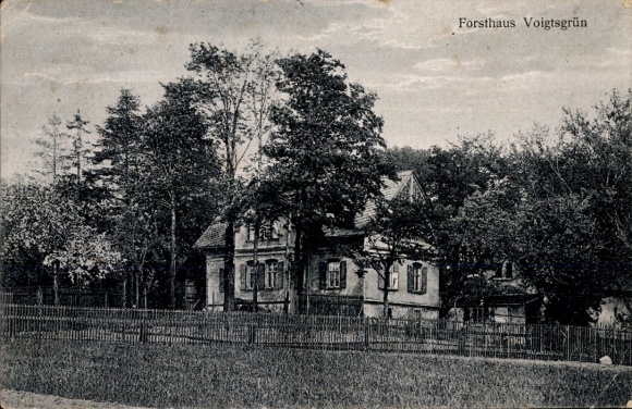 Postcard Voigtsgrün Hirschfeld in Saxony, forester's house surrounded by trees, historical architecture
