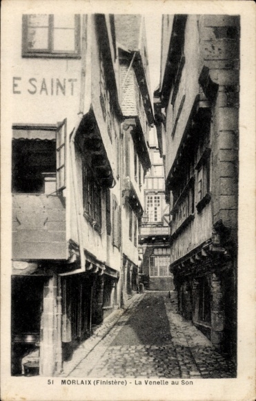 PC Morlaix en Finistère, La Venelle au Son, street scene in the old town