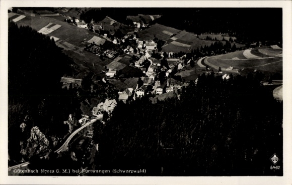 Ak Gütenbach im Schwarzwald, Luftaufnahme von  Schwarzwald, Häuser, Felder, Berge