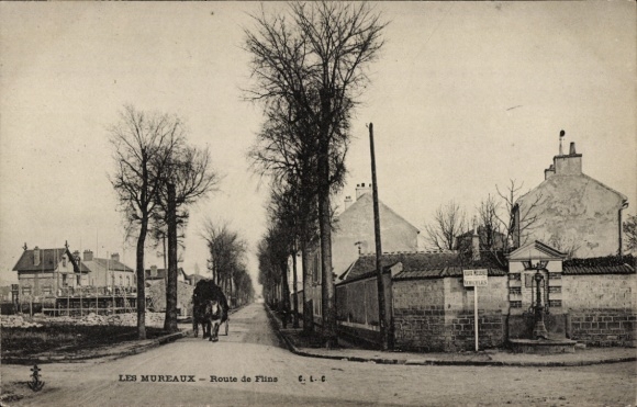 Postcard Les Mureaux Yvelines, Route de Flins