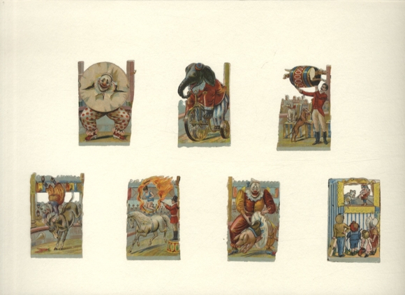 7 cyrkowych opłatków, w tym klauni, słoń na rowerze, konie, każdy o wymiarach ok. 6 x 4 cm