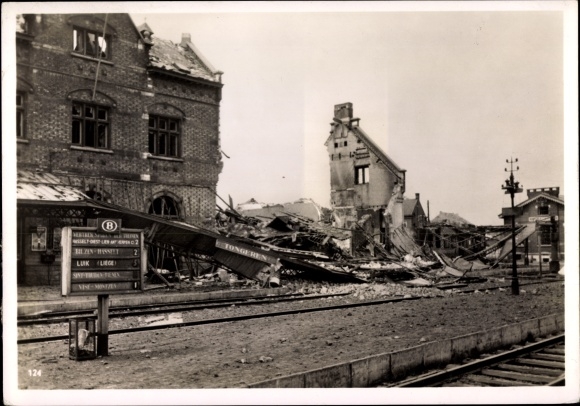 Photo Heinrich Hoffmann, Tongeren train station, war damage WWII