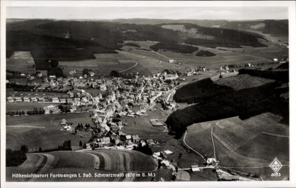 Ak Furtwangen im Schwarzwald, Luftaufnahme  Schwarzwald, Höhenluftkurort, 870 m