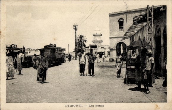 Ak Djibouti Dschibuti, Straßenszene, Menschen, Fahrzeuge, Souks, Markt