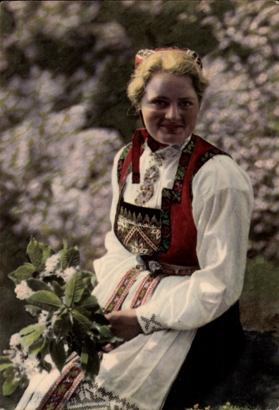 Postcard Norway, Hardangerbunad, young woman in Norwegian costume