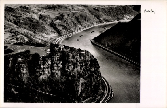 Ak St. Goarshausen am Rhein, Loreley, Blick auf den Rhein, Felsen, Schiffe, schwarz-weiß, Text: L