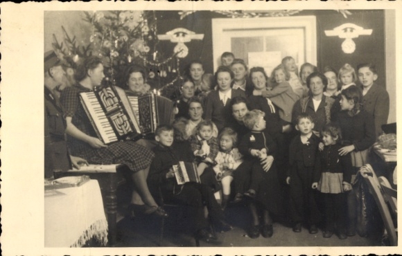 Foto Ak Julfeier des NSKK 1941, Gruppenbild