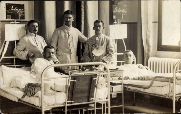 Photo Postcard Hamburg Nord Barmbek, men in the hospital