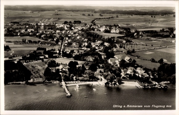 Ak Utting am Ammersee Oberbayern, Luftaufnahme von Utting, Ammersee, schöne Landschaft