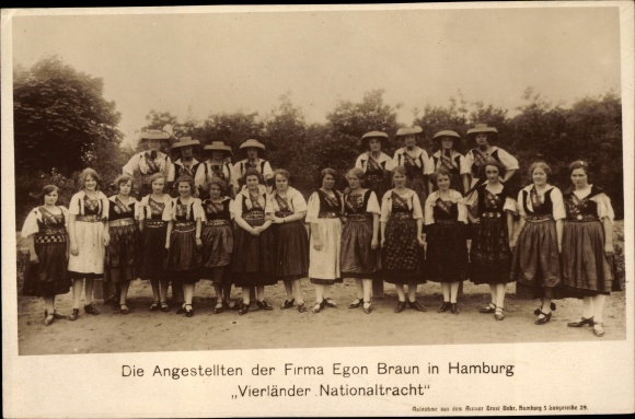 Photo Postcard Hamburg St. Georg, employees of the spirits factory Egon Braun in four-country national costume