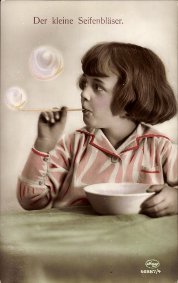 Postcard Little boy blowing soap bubbles, Amag 63387 4