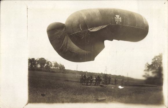Photo Postcard airship maneuvers, balloon, WWI