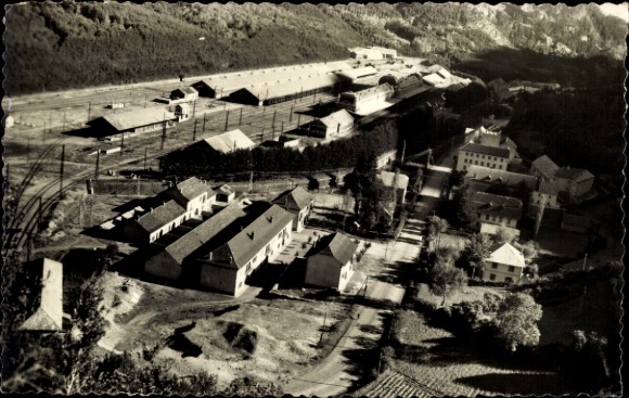 Ak Canfranc Aragonien, Luftbild von  Gebäude und Landschaft, Schwarz-Weiß-Optik