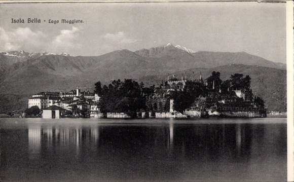 Ak Isola Bella Lago Maggiore Piemonte, Isola Bella, wunderschöner Ausblick, Berge im Hintergrund