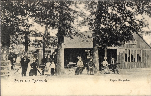 Postcard Radbruch in Lower Saxony, Engels beer garden, guests