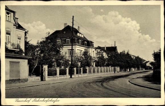 Ak Naunhof im Kreis Leipzig, Bahnhofstraße, Villen, Straßenpartie