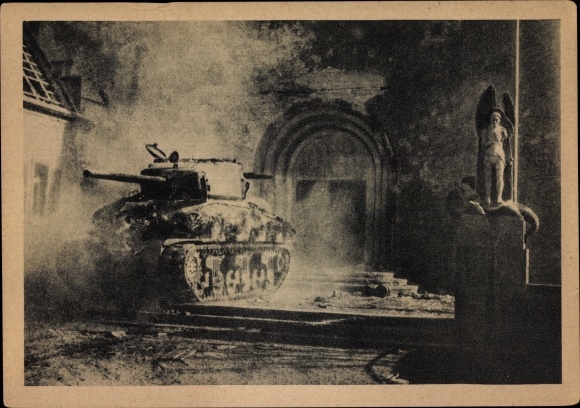 Postcard Scheibenhardt in der Pfalz, Char francais, French tank in the city 1945