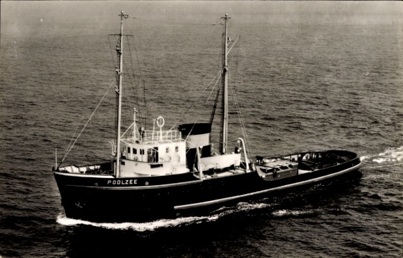 Postcard Poolzee, Dutch tugboat