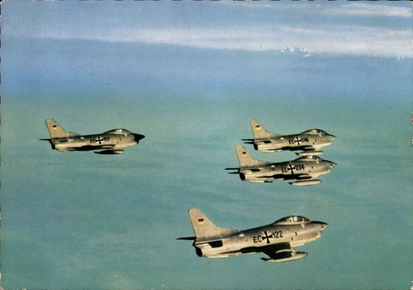 Postcard German Bundeswehr, ground attack and reconnaissance aircraft Fiat G 91 in formation, EC+122, 234, 246