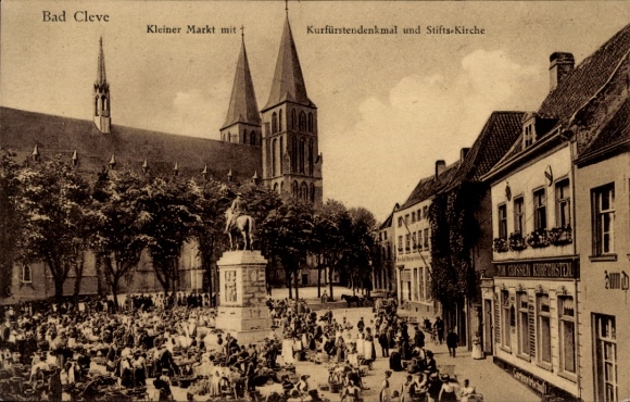 Ak Bad Cleve Kleve am Niederrhein, Kleiner Markt, Kurfürstendenkmal, Stifts-Kirche, Menschen, Geb