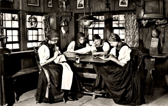 Postcard Im Herrgottswinkel, Black Forest, women in traditional costumes, woman embroidering