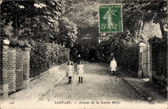 Ansichtkaart Saint-Leu Réunion, kinderen op straat, bomen, hek, poststempel, Franse postzegel