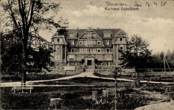 Ak Ilmenau in Thüringen, Berghotel Gabelbach am Kickelhahn , Kurhaus, Gebäude im Alpenstil, Bäume