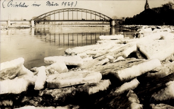 Photo Postcard Rinteln on the Weser, ice floes on the Weser bank, March 1929, bridge