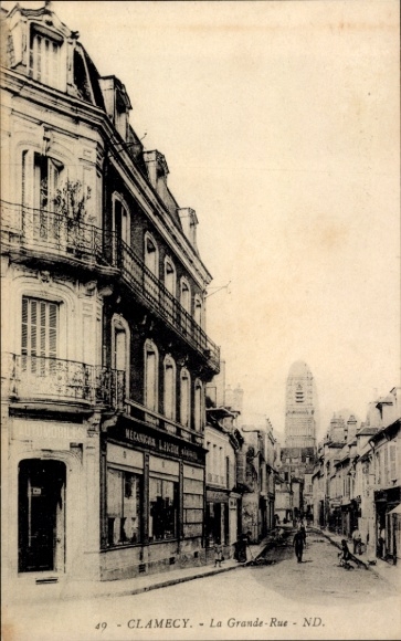 Ak Clamecy Nievre, Straßenszene in  La Grande-Rue, Gebäude, Menschen