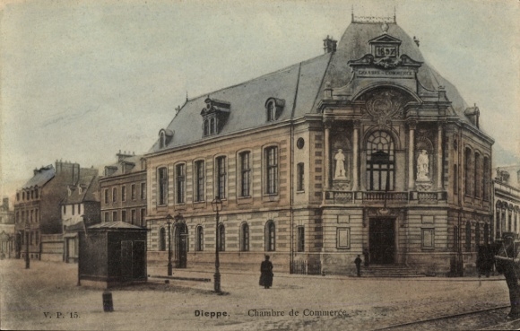 Ak Dieppe Seine Maritime, Historisches Gebäude, Chambre de Commerce, große Fenster, Statuen, S...