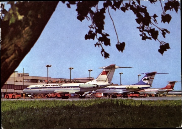 PC Berlin Schönefeld Airport, GDR, Interflug, Aeroflot, CCCP-65011, HA-LBEGzeu