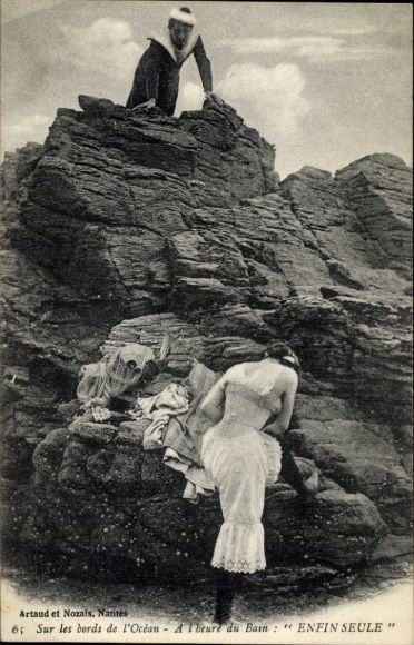 Postcard French sailor observes a woman undressing on the coast