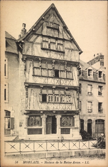 Postcard Morlaix Finistère, Historic half-timbered house, Maison de la Reine Anne, Beautiful architecture