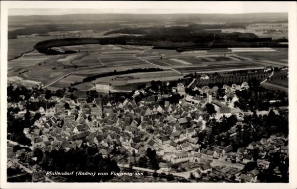 Ak Pfullendorf in Baden, Luftaufnahme von Pfullendorf, Sehenswürdigkeiten, ländliche Umgebung