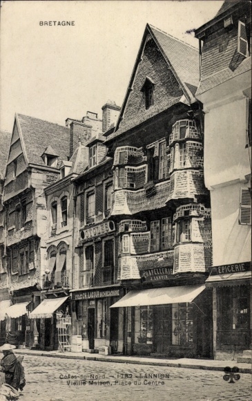 Postcard Lannion Côtes d'Armor, street scene with half-timbered houses, a church in the background.