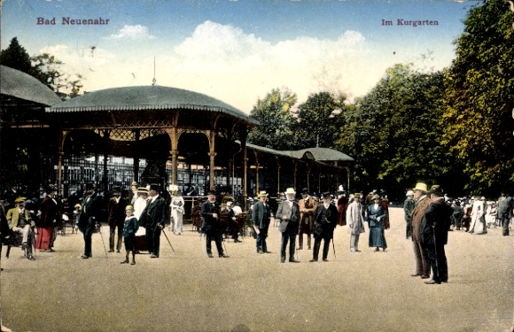 Ak Bad Neuenahr Ahrweiler Rheinland Pfalz, Kurpark mit Menschen, Pavillon,  Kleidung, Bäume, sonn