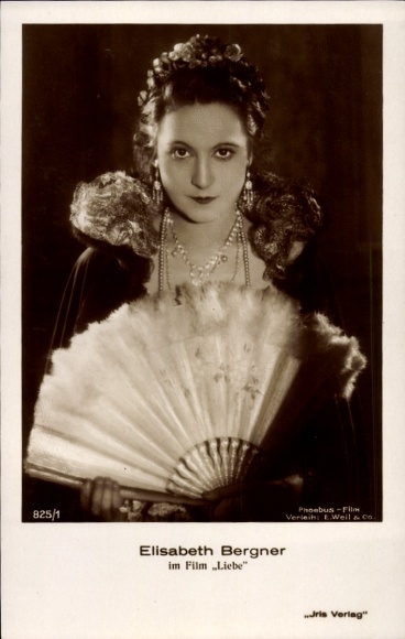 Postcard actress Elisabeth Bergner, portrait, fan
