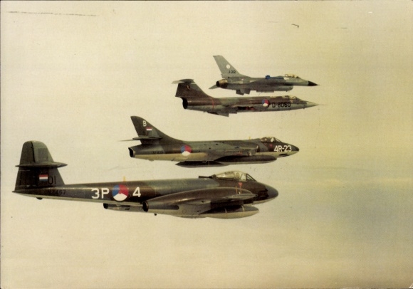 Postcard Dutch military aircraft, Gloster Meteor, Hawker, Lockheed F-101 Startfighter