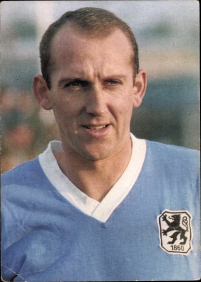 Postcard soccer player Peter Grosser, 1860 Munich, Aral collecting pictures
