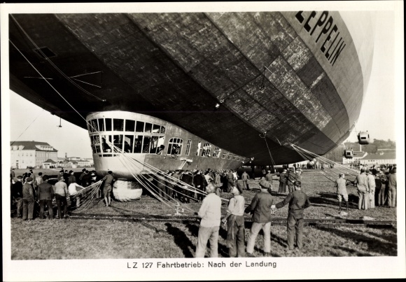 Photo airship LZ 127 Graf Zeppelin, control gondola is held on the ground