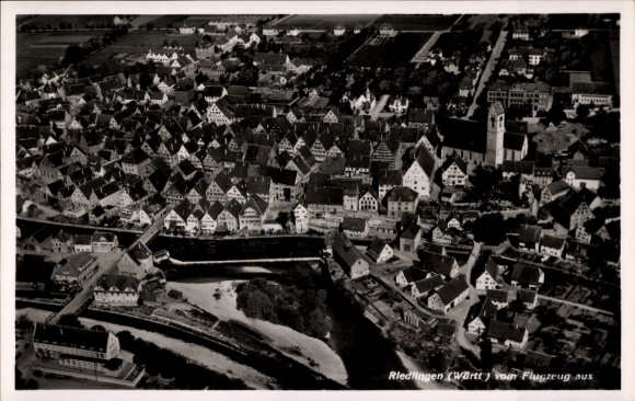 Postcard Riedlingen an der Donau Württemberg, aerial view of many houses, church to be seen