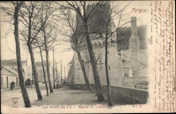 Postcard Les Ponts de Cé Maine et Loire, Town Hall and Chateau