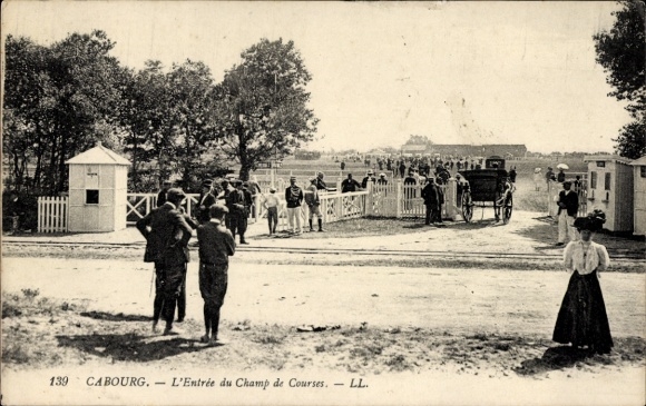 Ak Cabourg Calvados,  L'Entree du Champ de Courses