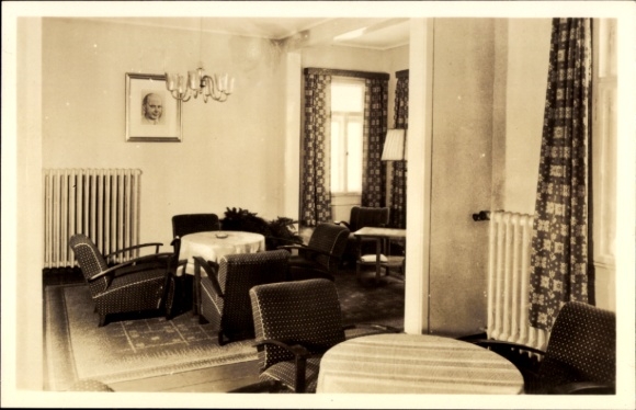 Postcard Oberhof in the Thuringian Forest, interior view, club room, FDGB holiday home, furniture, a portrait