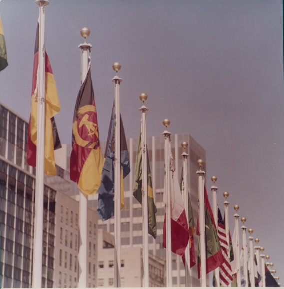 Photo Spremberg, Hans Joachim, New York City USA, UN Headquarters, GDR flag, photo GDR 1973