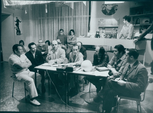 Photo Berlin, men at a table, microphone, record store ?, TV show ?, photog. KH Drowski