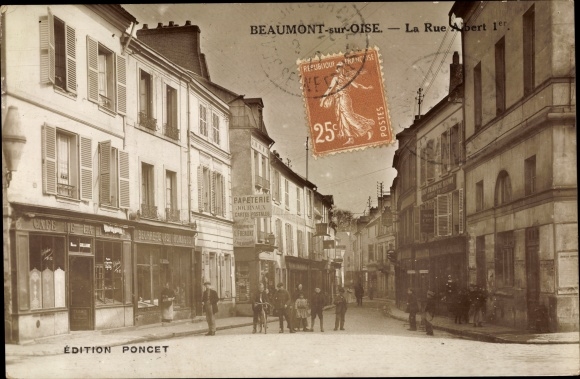Ak Beaumont sur Oise Val d’Oise, La Rue Albert I.