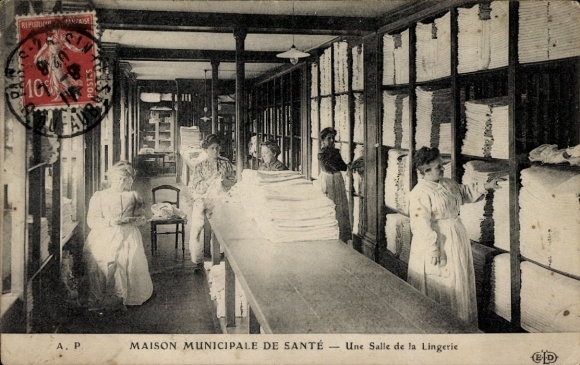 CPA Parijs, Maison Municipal de Santé, Une Salle de la Lingerie